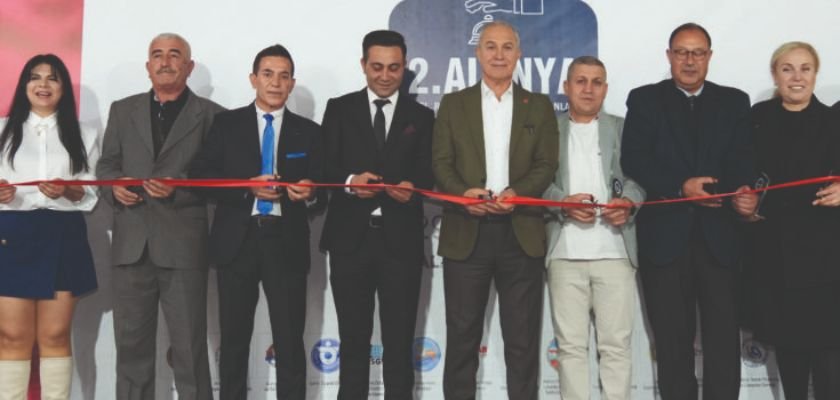 Alanya'da düzenlenen 2. Otel, Restoran, Kafe Ekipmanları ve Ev Dışı Tüketim Fuarı, renkli etkinliklerle başladı. Üç gün sürecek fuarda paneller, workshoplar ve uluslararası yemek yarışmaları dikkat çekiyor.