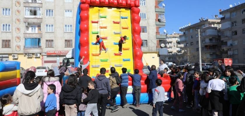 Diyarbakır’da çocuklar sanat ve sporla buluştu