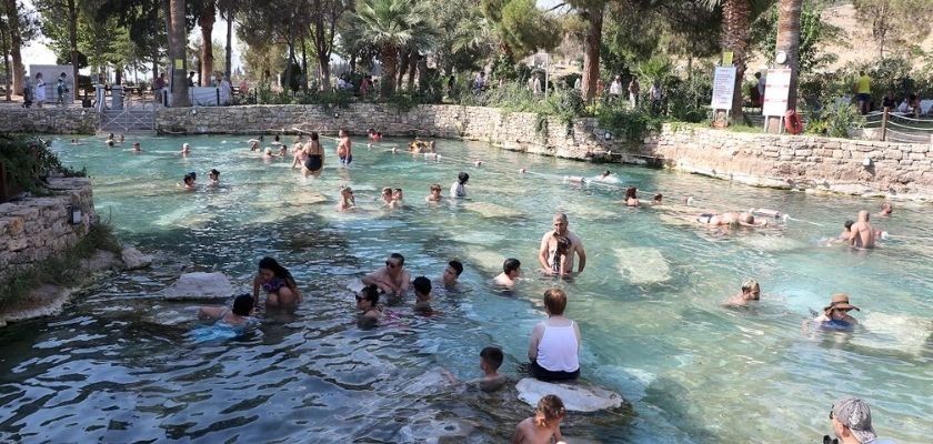 Antik havuz geçici süreyle ziyarete kapatıldı