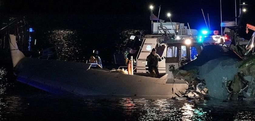 Uçak ve helikopter çarpışması: Potomac Nehri'nde trajedi