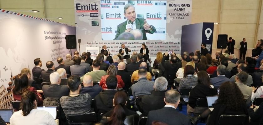 Firuz Bağlıkaya EMITT 2025 panelinde turizm öngörüleri