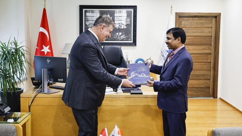 İzmir ile Hindistan