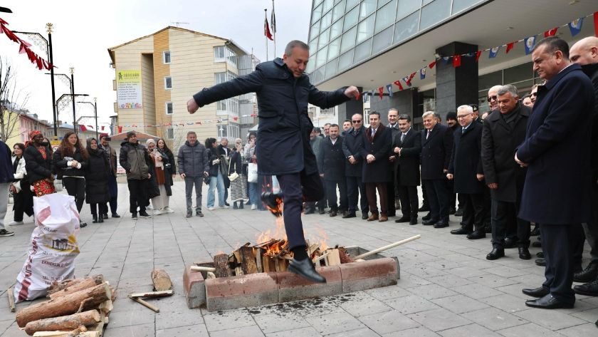 Sivas’da Nevruz Bayramı il protokolünün katılımıyla coşkuyla kutlandı