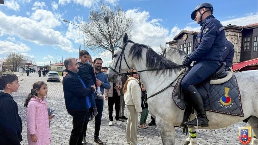 Atlı jandarma timleri Elazığ’da devriye görevinde - TurizmPolitika Atlı Jandarma Timleri