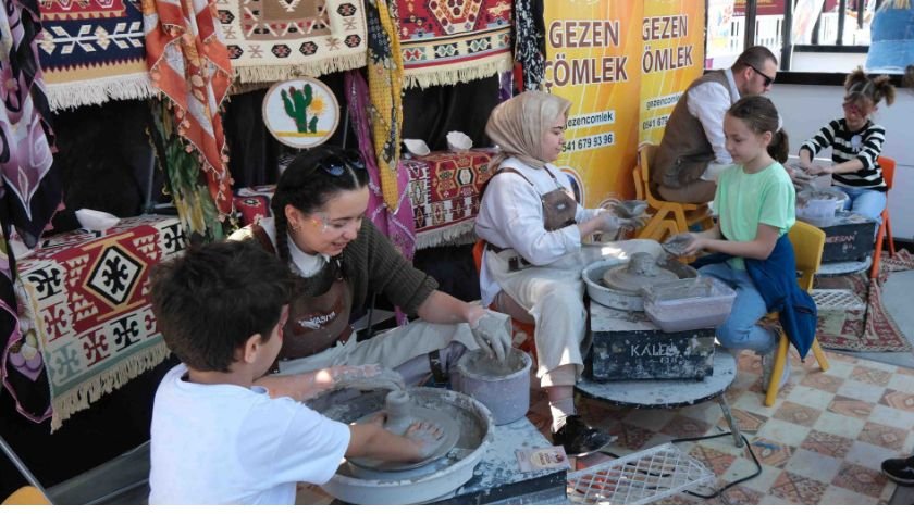 Gezen çömlek atölyesi 23 Nisan’da ilgi odağı oldu