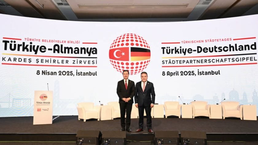 Muhittin Böcek, Türkiye-Almanya Kardeş Şehirler Zirvesi’nde konuştu