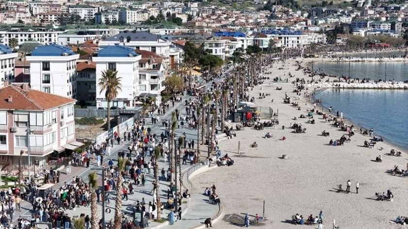Büyükçekmece sahilleri bayramda tatilcilerle doldu