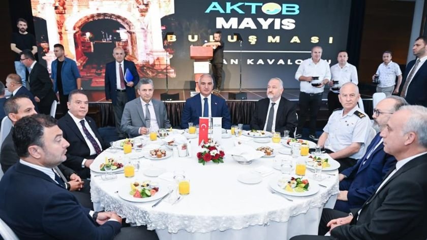 Bakan Ersoy: 2025 turizmde rekorların yılı olacak