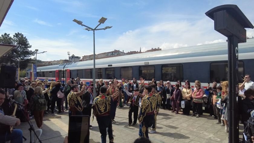 Turistik Tuz Treni yüzde 95 doluluğa ulaştı