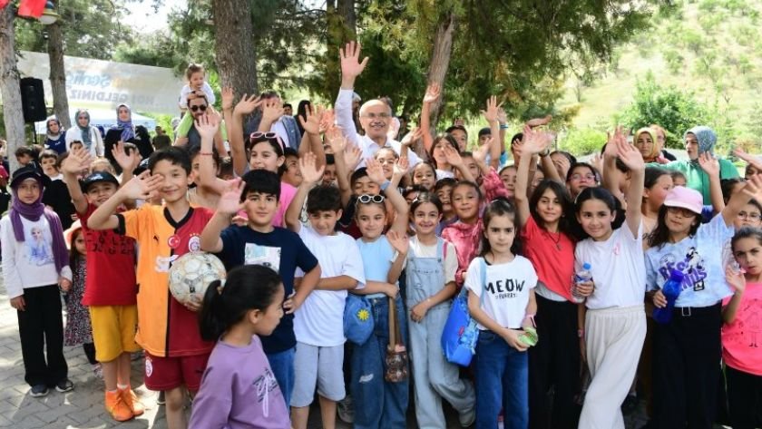 Beydağı uçurtma şenliği çocukları buluşturdu