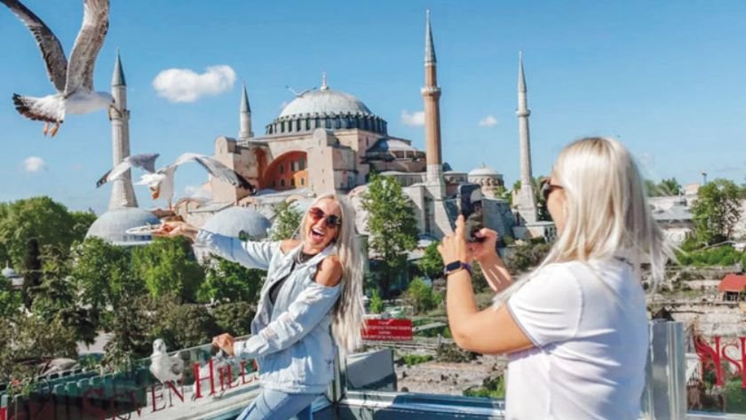Rus turist akışı ilk çeyrekte yüzde 11,8 azaldı