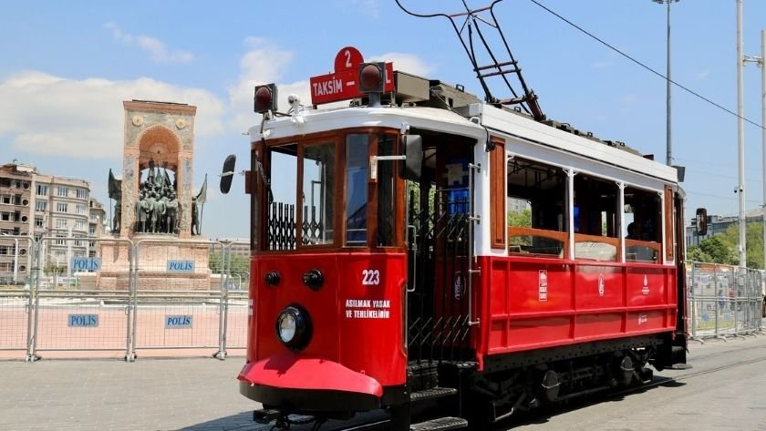 İstanbul nostaljik tramvayı yeniden hizmette