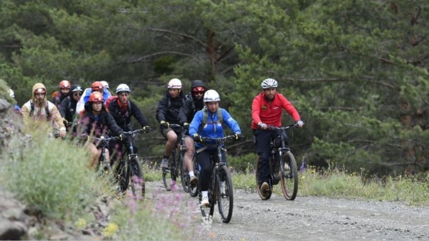 Palanextrem festivali Uzundere’yi hareketlendirdi