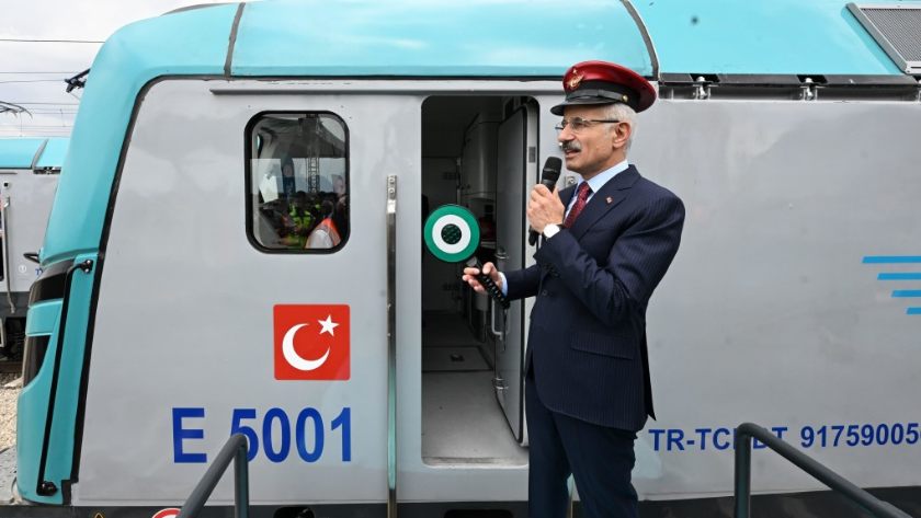 Yerli lokomotif E5003 ilk ticari seferini tamamladı