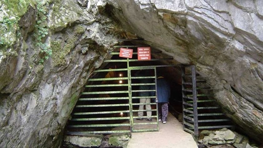 Dupnisa Mağarası ile yer altının büyüsüne yolculuk