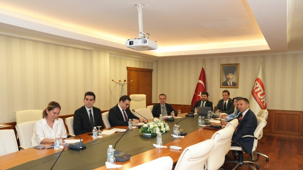 Dijital Anafor Ekran Bağımlılığı Zirvesi