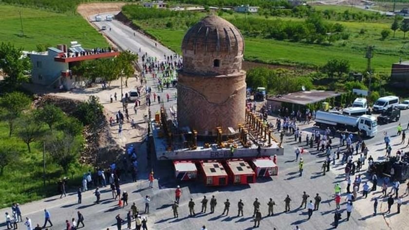 Zeynel Bey Türbesi mimarisi ve taşınma süreci