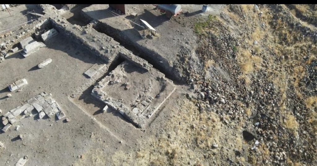 Ani Ören Yerinde - TurizmPolitika Selçuklu Kümbeti Ani Ören Yeri