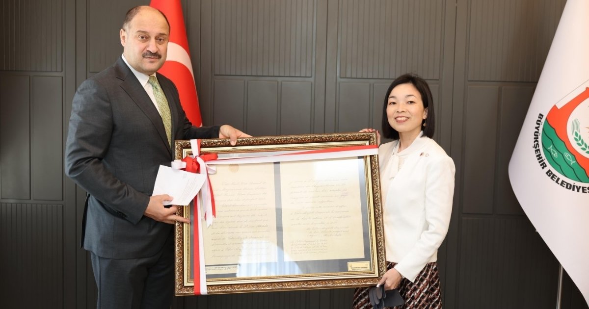 Başkan Gülpınar, Japon Prensese 137 Yıllık Mektup Hediyesi