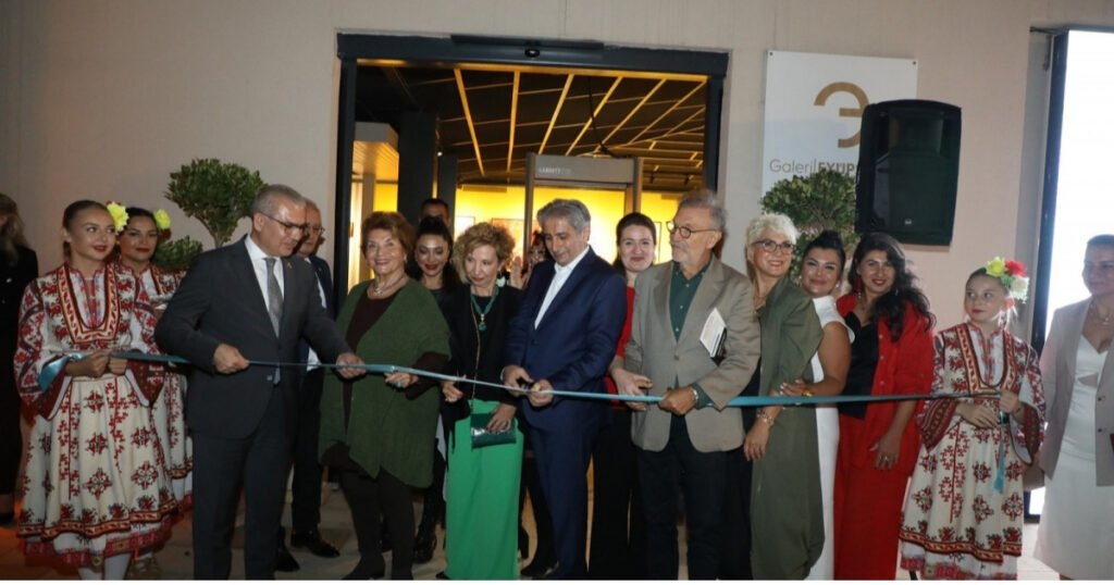 Eyüpsultanda İzlerin Ötesinde Karma Resim Sergisi Festival Coşkusuyla Açıldı - TurizmPolitika İzlerin Ötesinde Karma Resim Sergisi