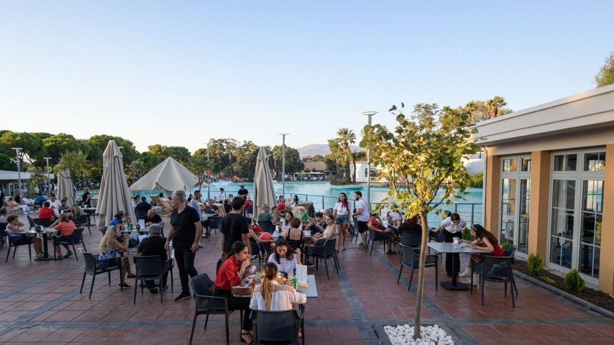 İzmir’liler Göl gazinosu’na büyük ilgi gösterdi