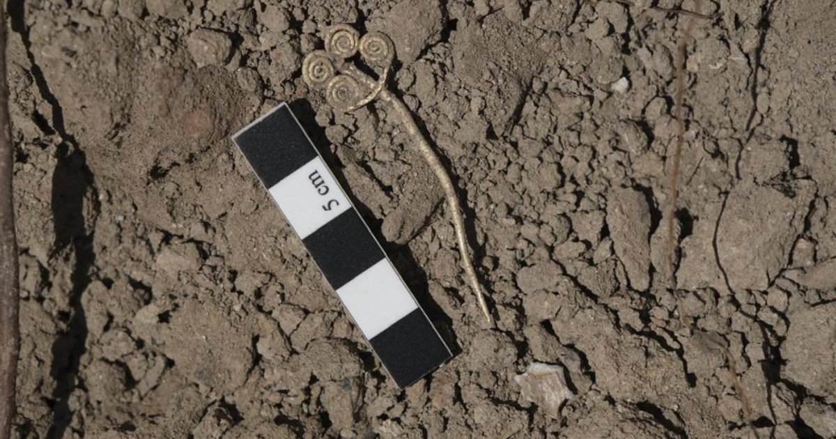 Troya’da 4 bin 500 yıllık altın broş bulundu