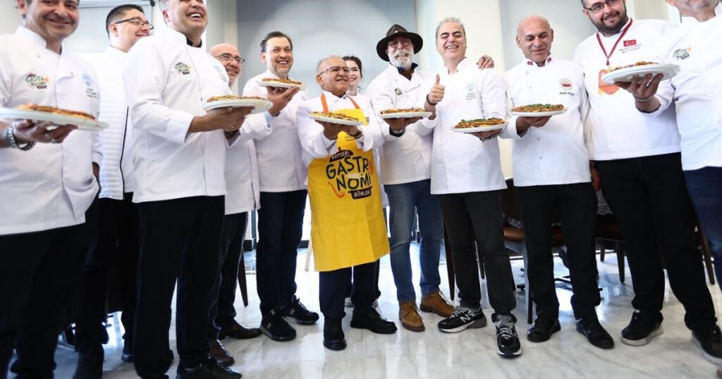 Büyükkılıç ünlü şeflerle Kayseri yağlaması yaptı - TurizmPolitika Kayseri yağlaması