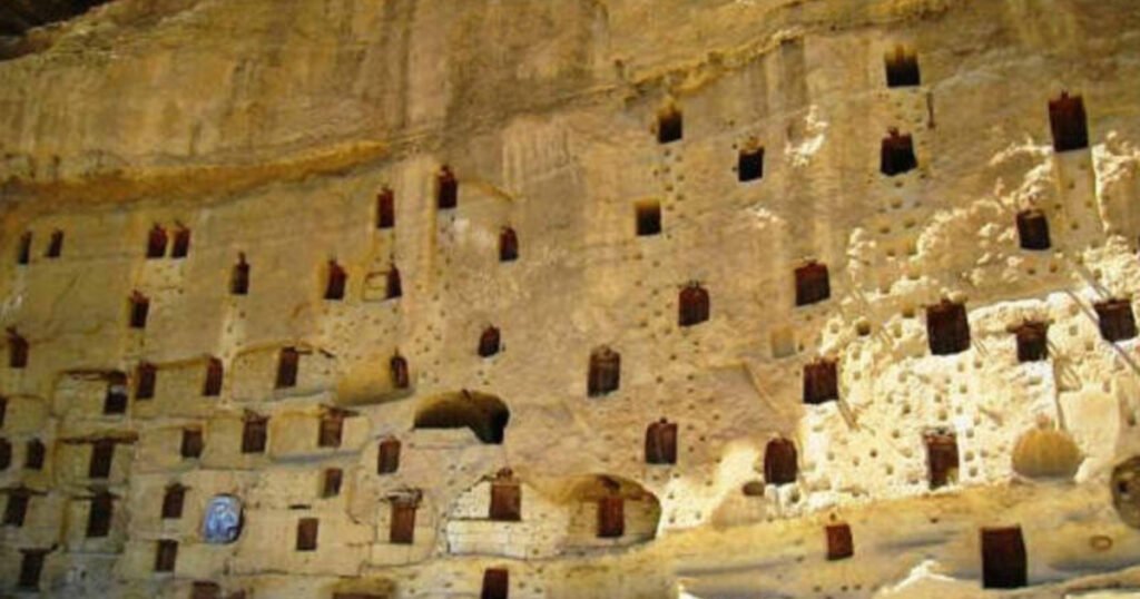 Manazan mağaraları - TurizmPolitika Manazan Mağaraları