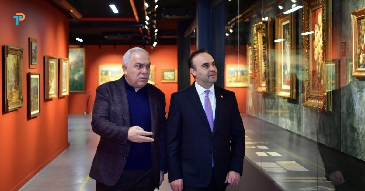 Bakan Kacır ve Başkan Turan “Safİstanbul” sergisinde buluştu