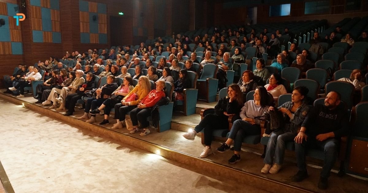 Esenyurt’ta tiyatro sezonu coşkuyla kapandı
