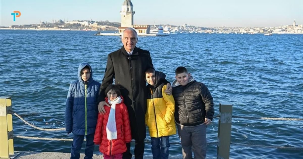 Sivaslı çocukların Kız Kulesi buluşması