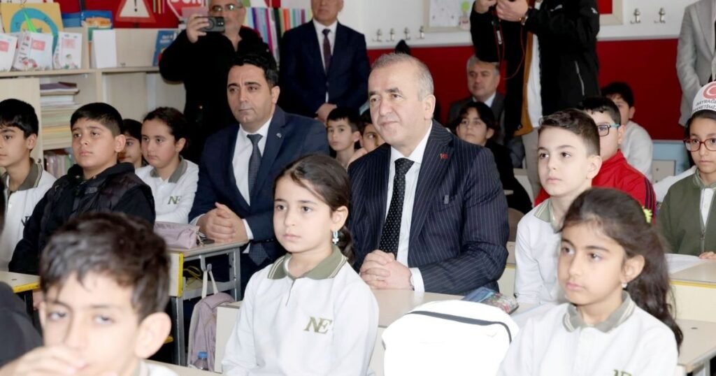 Harput UNESCO belgeseli Elazığ’daki okullarda öğrencilerle buluştu